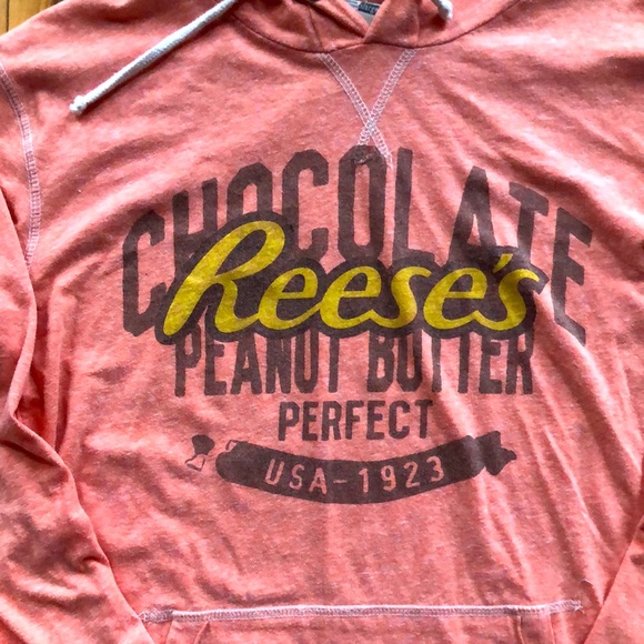 Lightweight Reese’s XL sweatshirt - Picture 2 of 3
